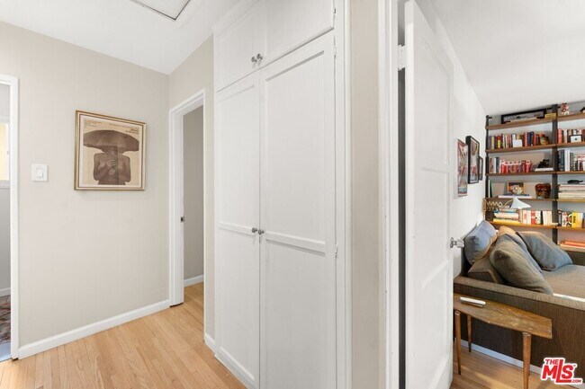 Building Photo - 1338 Montecito Cir