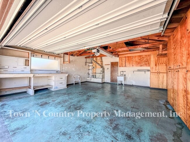 Building Photo - 732 La Mesa Dr