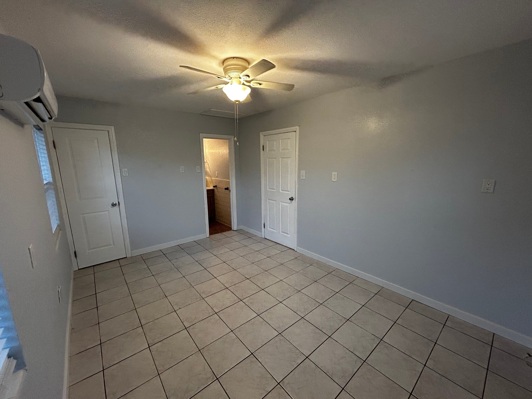Building Photo - 14018 E Parsley Dr