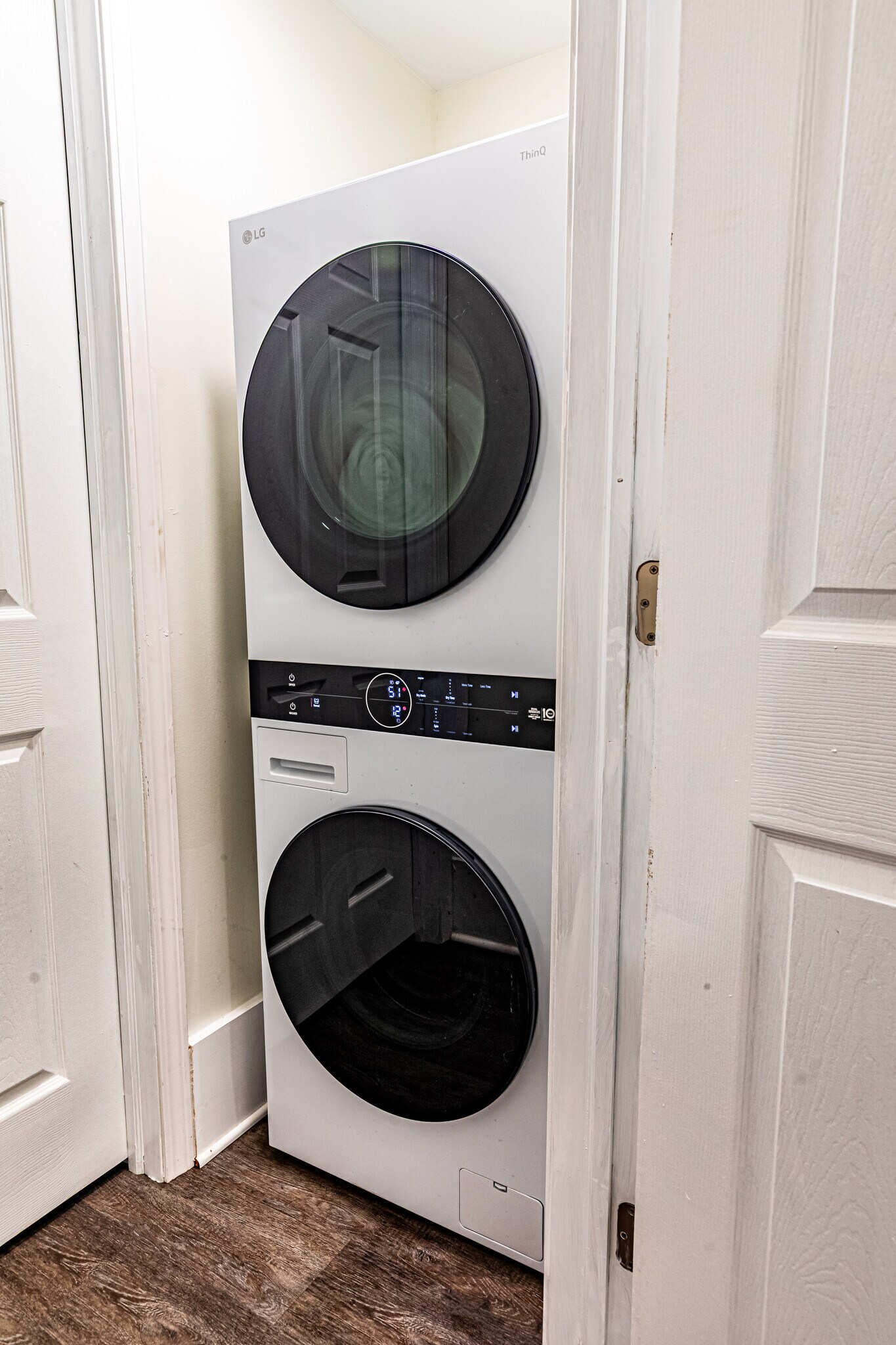 Building Photo - 2325 5th Ave