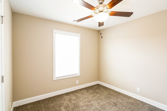 Building Photo - 394 Dugger Dr