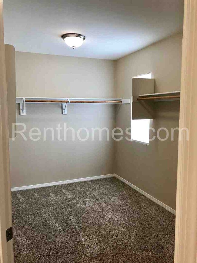 Building Photo - 5539 Alexandrine Ct