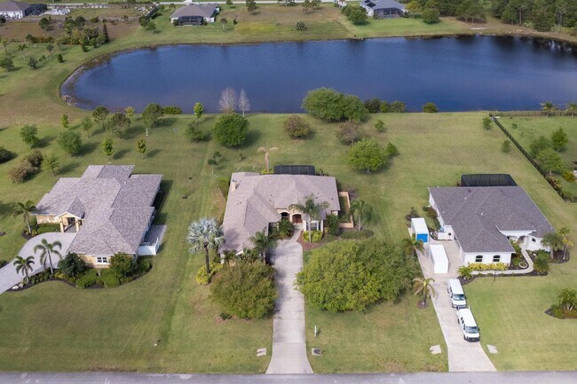 Building Photo - 4068 Gardenwood Cir