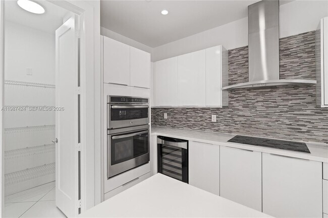 Building Photo - 6432 NW 104th Ct