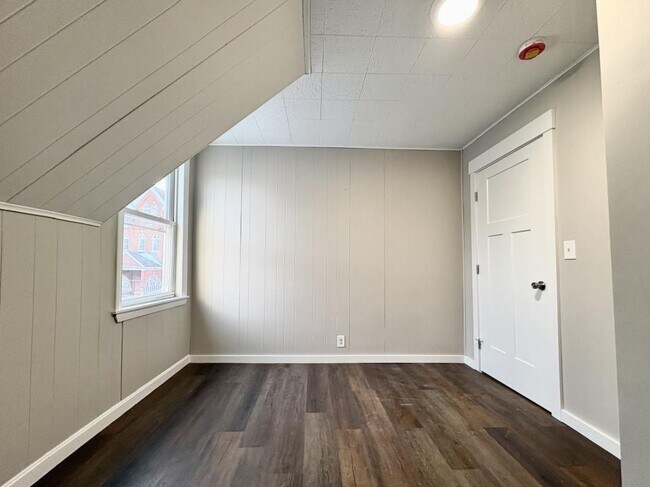 Building Photo - 28 Bartlett St