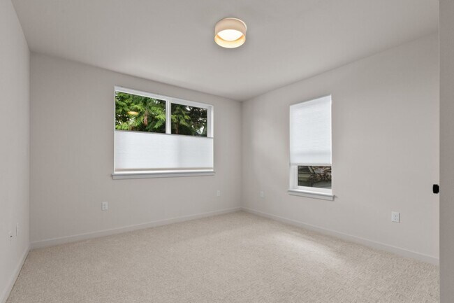 Building Photo - 2bd/1.75ba Seattle Home