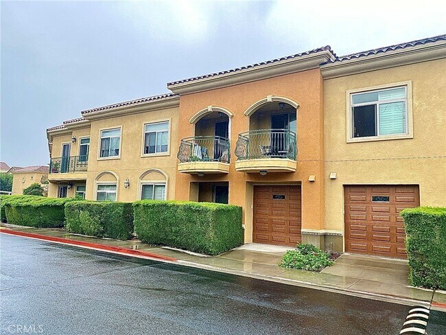 Building Photo - 13798 Roswell Ave
