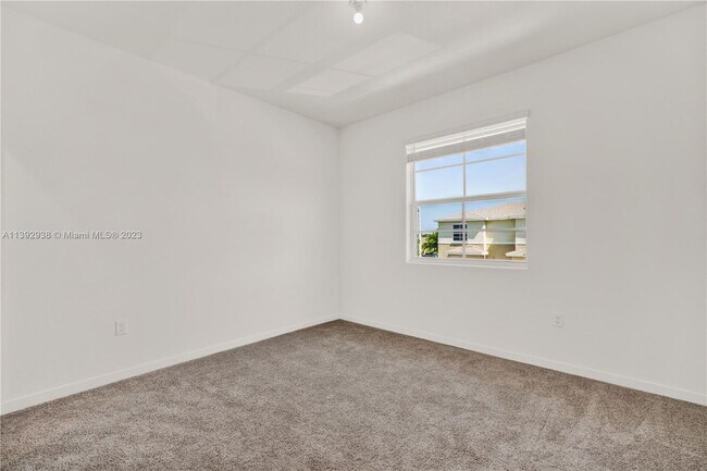 Building Photo - 449 NE 5th St