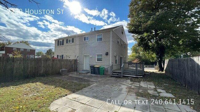 Building Photo - 2230 Houston St