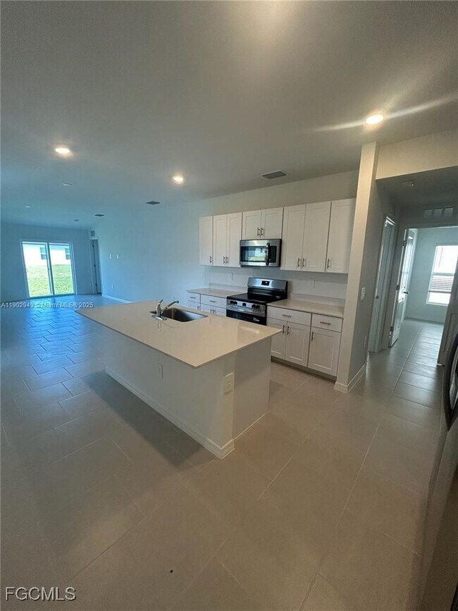 Building Photo - 4022 North Dr