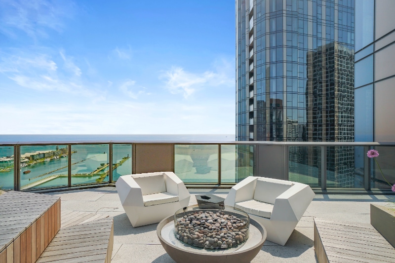 Building Photo - 453 E Waterside Dr