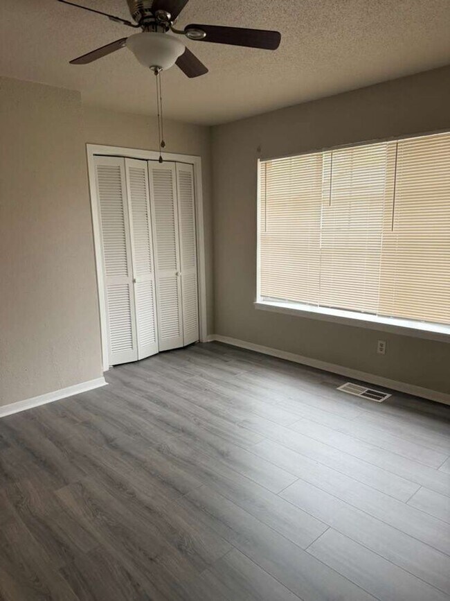 Building Photo - 6945 Calder Ave