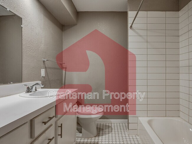 Building Photo - 2843 NW 18th St