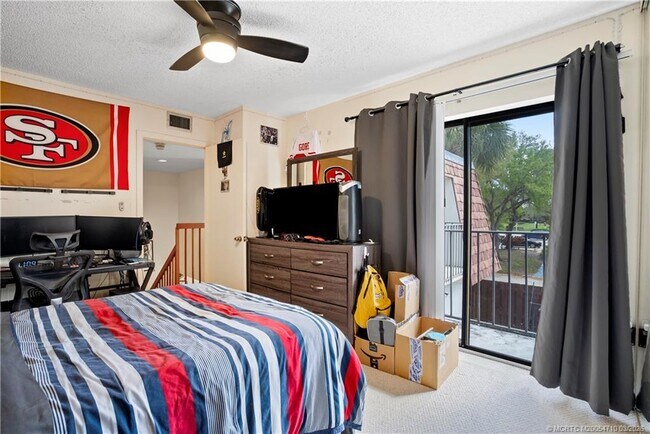 Building Photo - 2992 SW Sunset Trace Cir