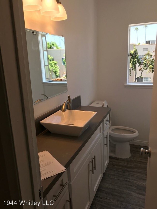 Building Photo - 970 N Serrano Ave