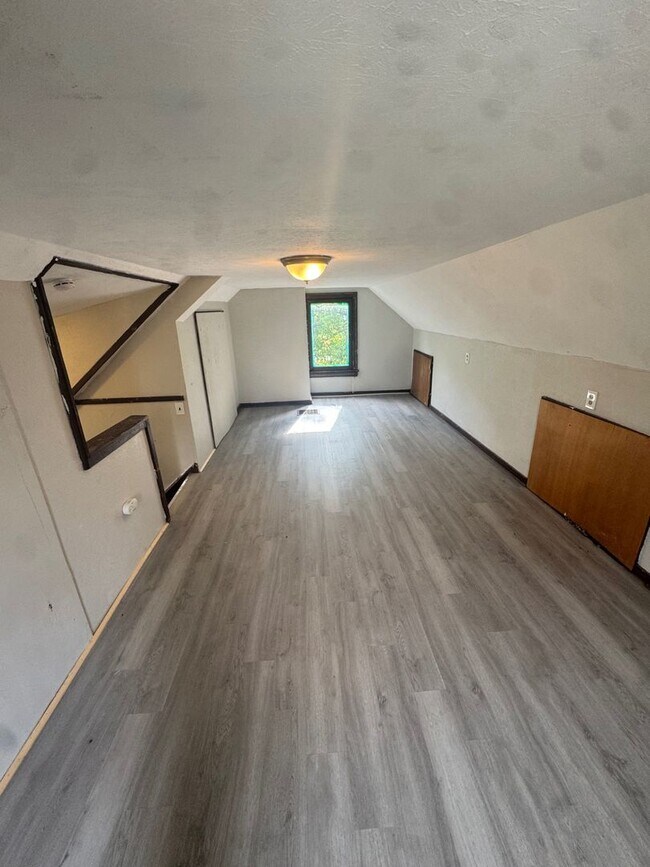 Building Photo - SECTION 8 & EDEN Accepted!!! Cleveland Charm Reimagined — Fully Renovated Home!