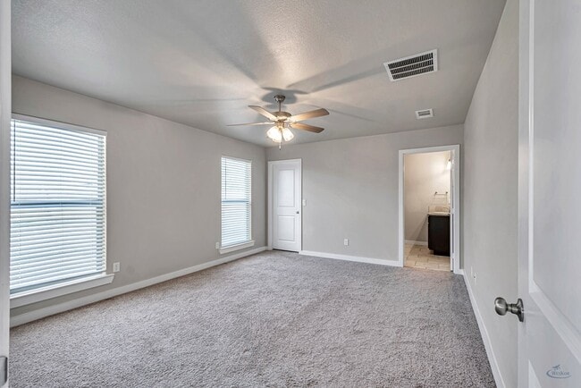 Building Photo - 1303 Red Cliff Ave