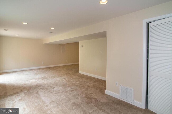 Building Photo - 3018 Desert Palm Ct