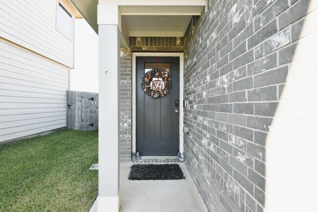 Building Photo - 6223 Topaz Pnes Trl