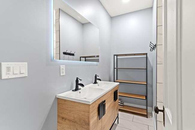 Building Photo - 640 Neil Ave