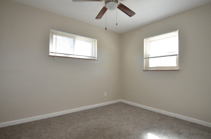 Building Photo - 3569 Locust Ln