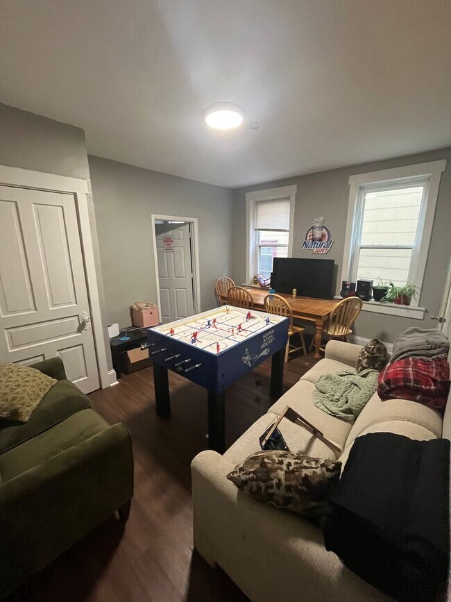 Building Photo - Five Bedroom Available for 26-27 School Year!