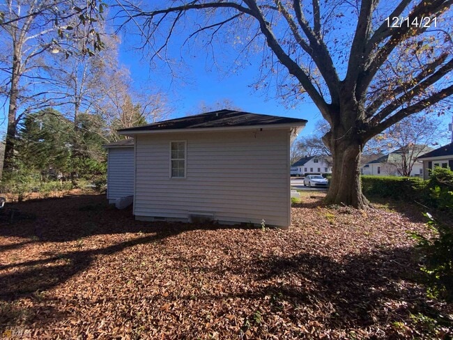 Building Photo - 107 Ford St