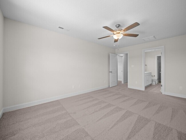 Building Photo - 247 Verrazzano Ln