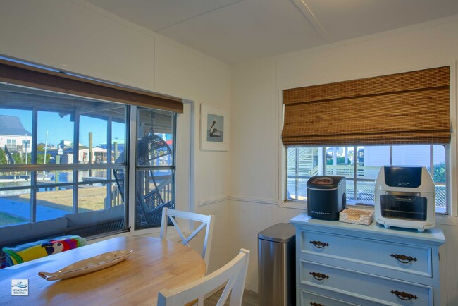 Building Photo - FURNISHED OFF-SEASON SHORT TERM RENTAL (UT...
