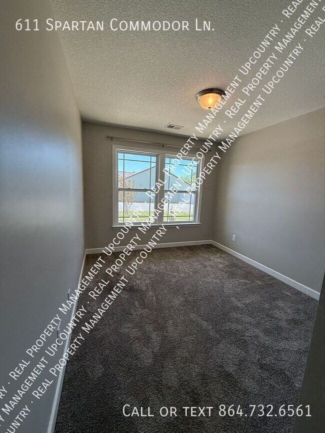 Building Photo - 611 Spartan Commodor Ln