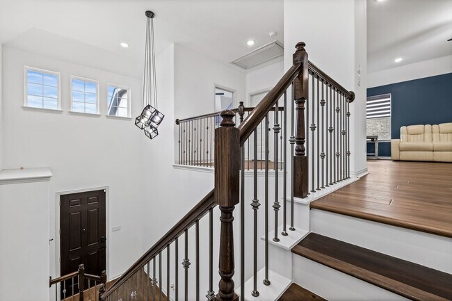 Building Photo - 1444 Kit King Dr