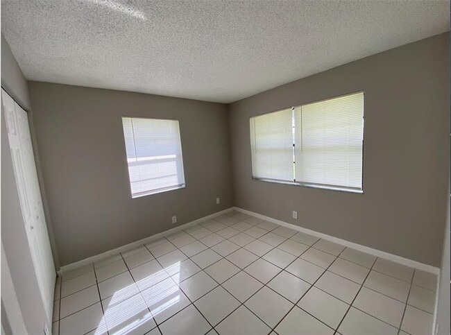 Building Photo - 4734 Summit Blvd