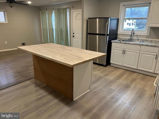 Building Photo - 1006 Fairway Ave