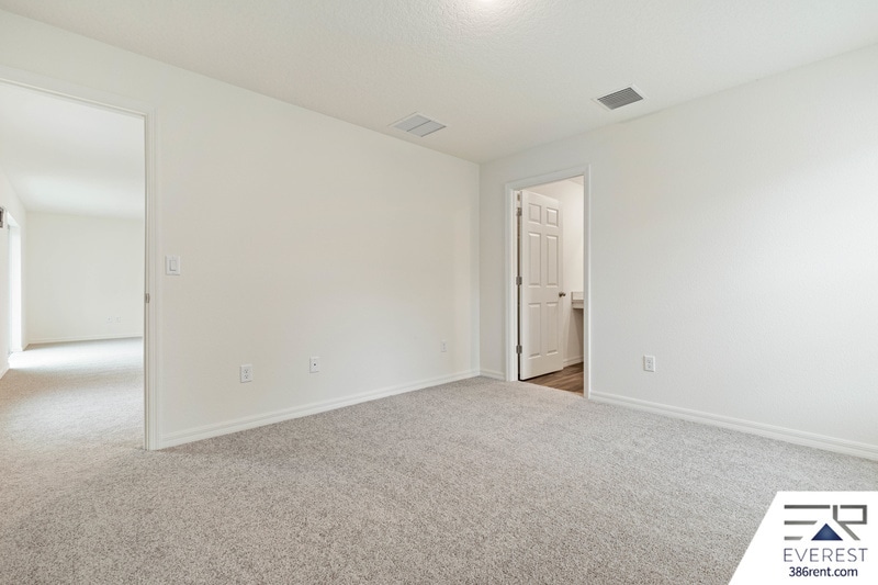 Building Photo - 9 Roxland Ln