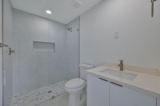 Building Photo - 4522 24th St SW