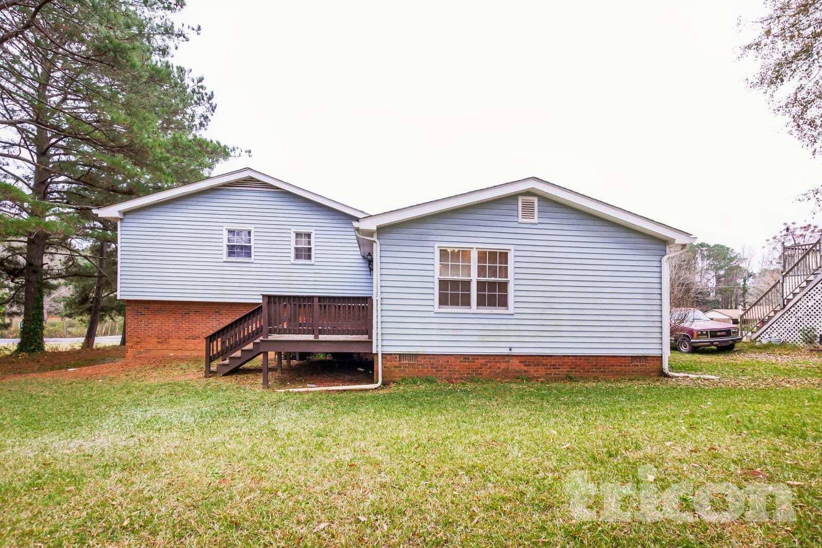 Building Photo - 55 Henson Cir