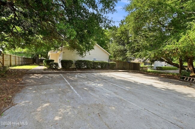 Building Photo - 118 Avondale Ave