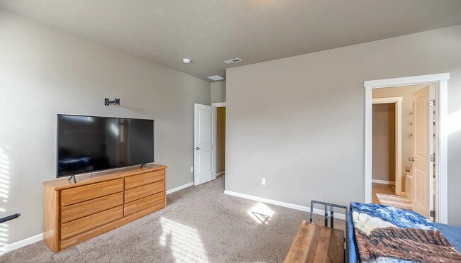 Building Photo - Beautiful Home In Mae Valley