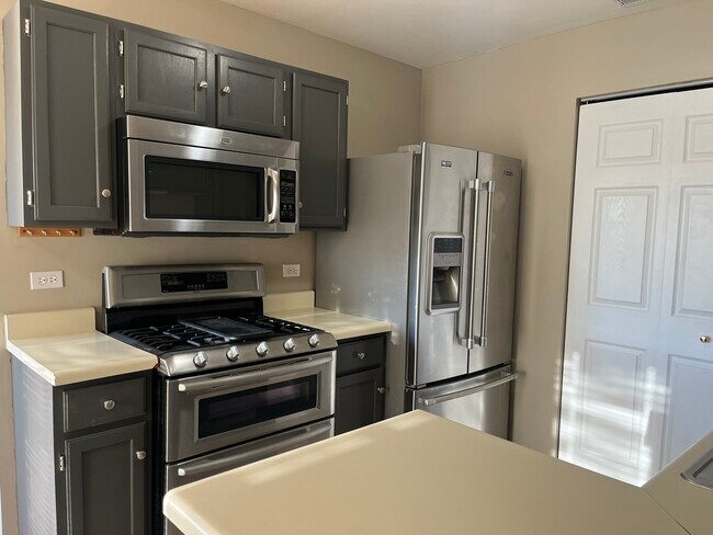 Building Photo - 290 Crestview Dr