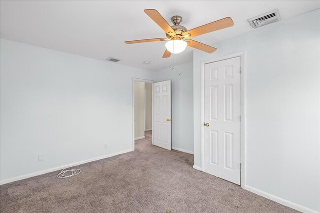 Building Photo - 127 E Pine St