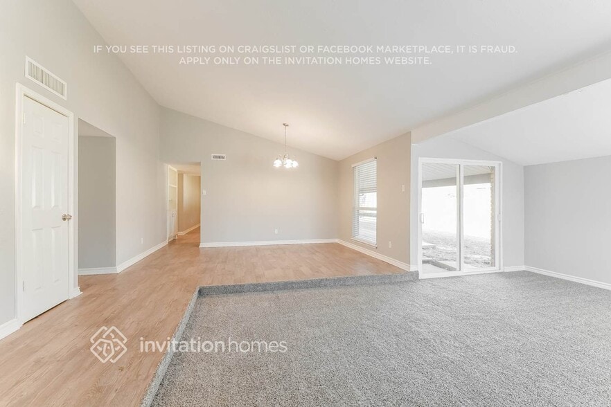 Building Photo - 2600 Treeview Dr