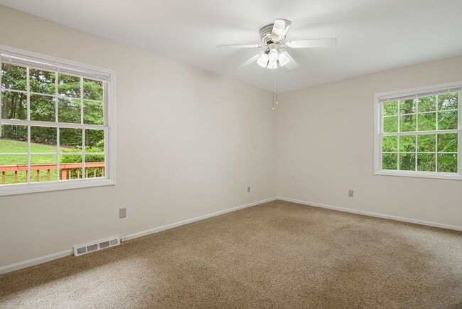 Building Photo - 3-Bedroom Home in North AVL with Studio an...