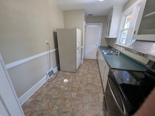 Building Photo - 912 S 3rd St