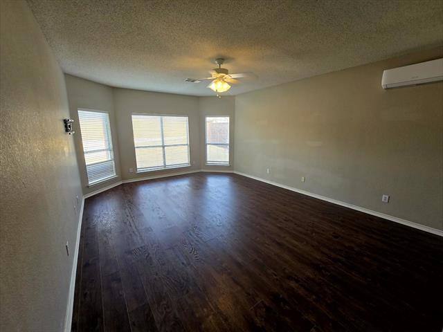 Building Photo - 327 Hillglen Dr