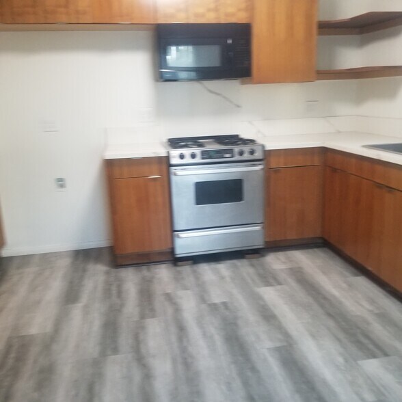 Building Photo - 14925 Larch Ave