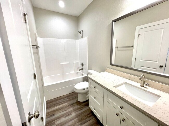 Building Photo - 710 Vassar Ct