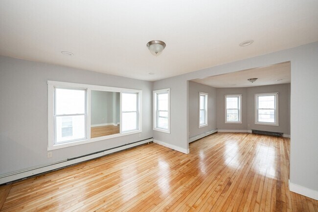 Building Photo - 10 Alpine St