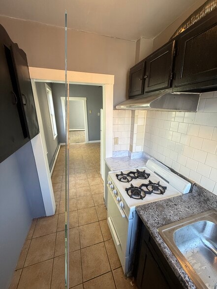 Building Photo - 4 Pearl St