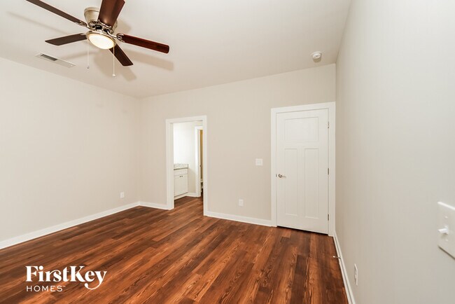 Building Photo - 7681 Cloverdell Dr