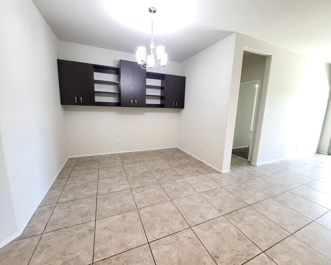 Building Photo - 3 Bedroom 2 Bathroom Magma Ranch Home